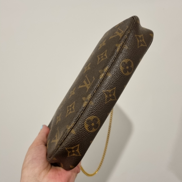 Louis Vuitton Pochette Accessoires - Picture 7 of 10